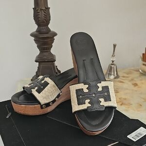 Women's Black and Tan Slide Sandals